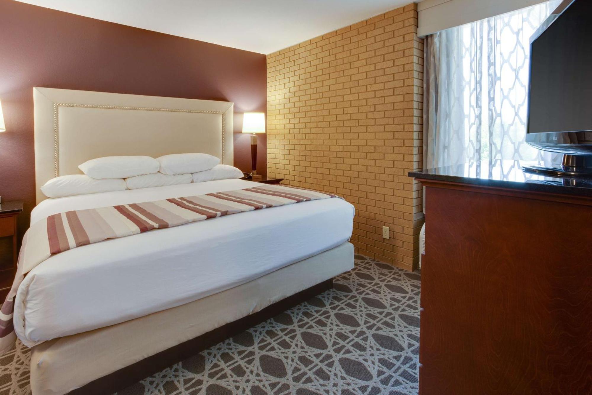 Drury Inn & Suites Louisville East Экстерьер фото