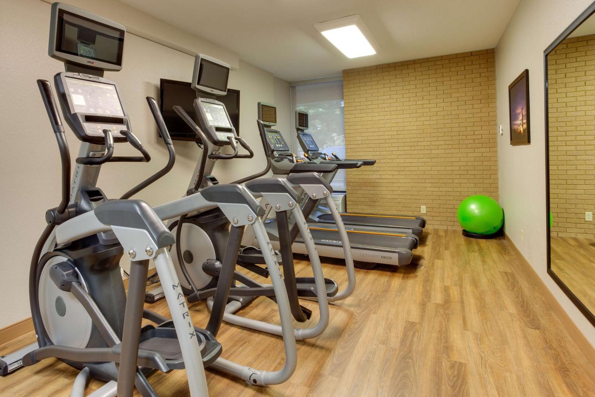 Drury Inn & Suites Louisville East Экстерьер фото