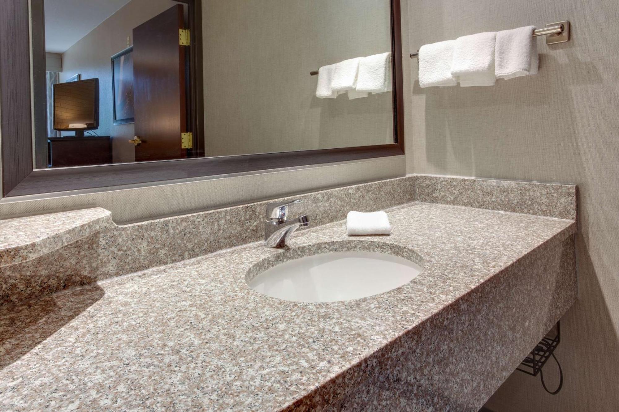 Drury Inn & Suites Louisville East Экстерьер фото
