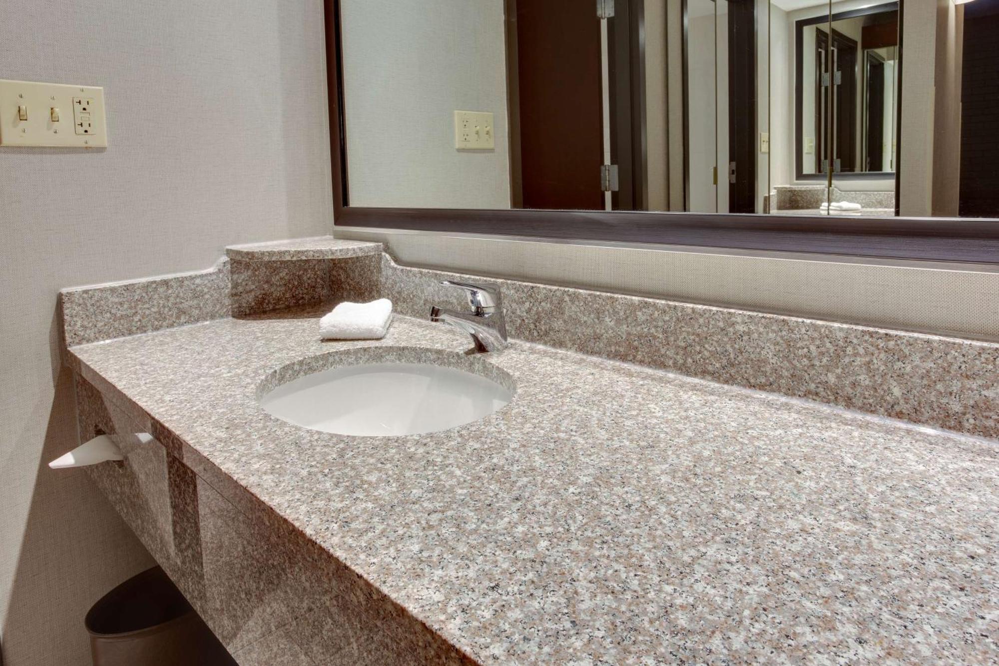 Drury Inn & Suites Louisville East Экстерьер фото
