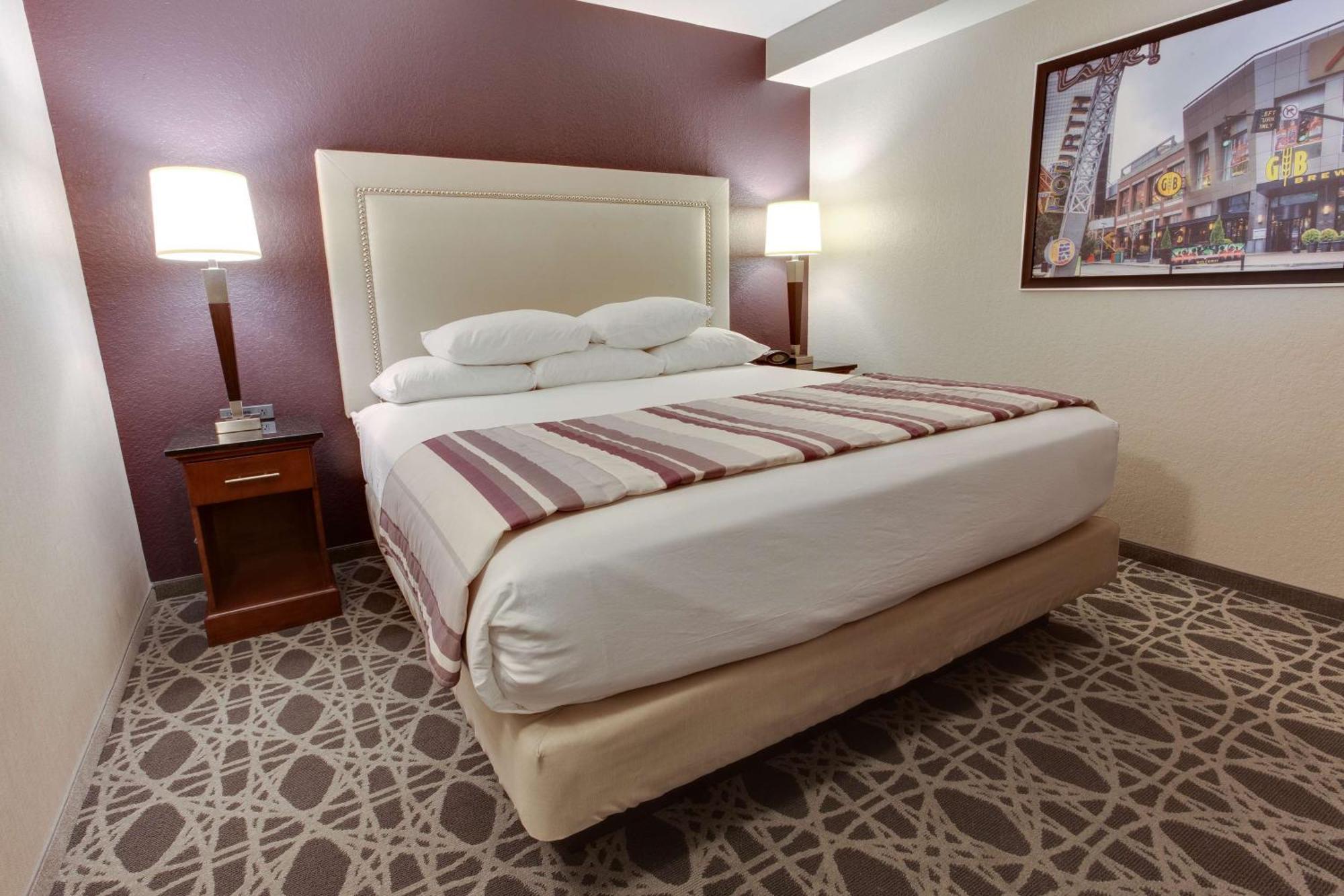 Drury Inn & Suites Louisville East Экстерьер фото