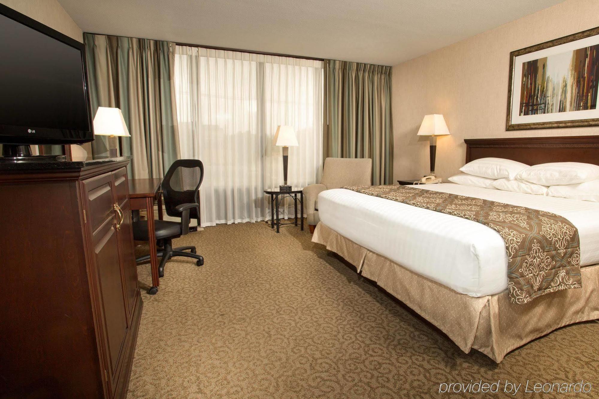 Drury Inn & Suites Louisville East Номер фото
