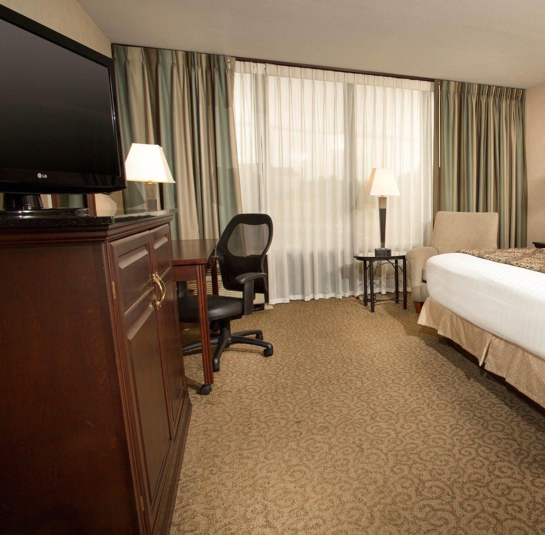 Drury Inn & Suites Louisville East Экстерьер фото